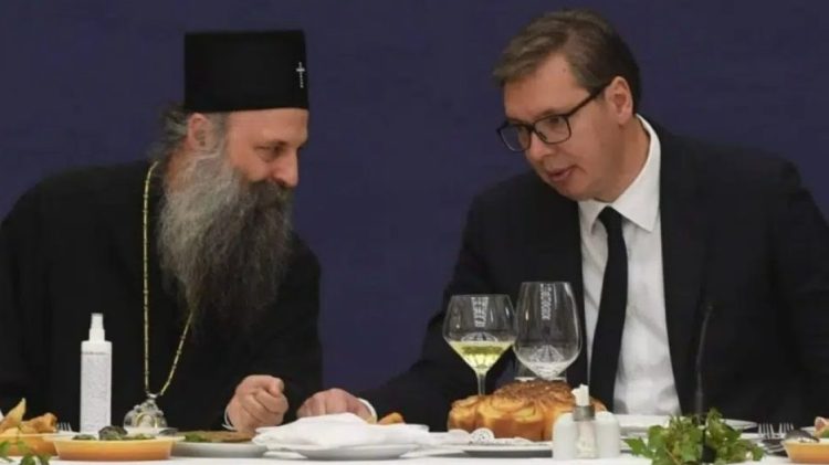 Si ia doli Vuçiq ta heshtë Kishën: Patriarku Porfirije nuk tha asnjë fjalë për marrëveshjen me Kosovën