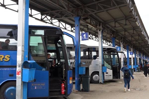 Anipse është ulur çmimi i naftës, ai biletave të transportit publik mbetet i lartë