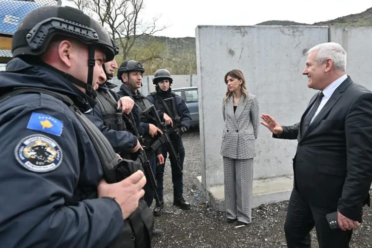 Ministrat Haxhiu e Sveçla vizitojnë Leposaviqin