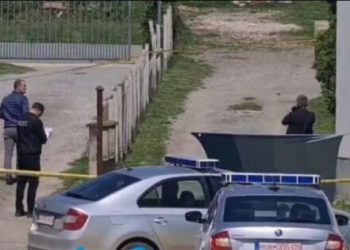 Viktima që u vr*a sot në Kijevë, i shtrirë në rrugë (Video18+)
