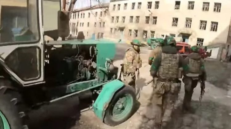 Ukrainasit publikuan pamje të luftimeve në rrugët e Bakhmutit