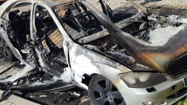 Arrestohet një person i dyshuar për djegien e veturave në veri