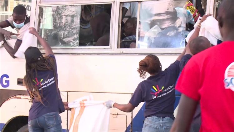 Të krishterët në rrugët e Senegalit shpërndanë iftare për muslimanët