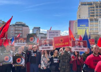 Deputeti i Vetëvendosjes del në Marshin për drejtësi (Foto)