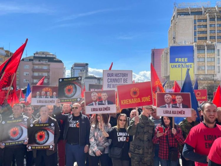 Deputeti i Vetëvendosjes del në Marshin për drejtësi (Foto)