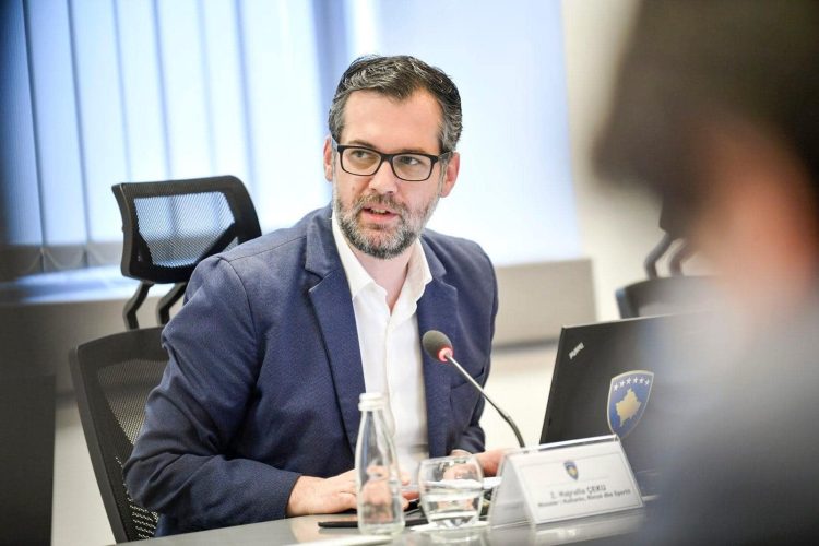 Ministri Çeku reagon ashpër për letrën e Federatës së sportit të Serbisë dërguar UEFA-s