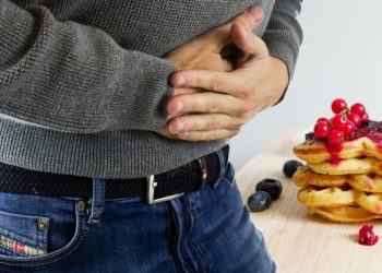 Helmimi nga ushqimi, simptomat dhe njerëzit që rrezikohen më shumë