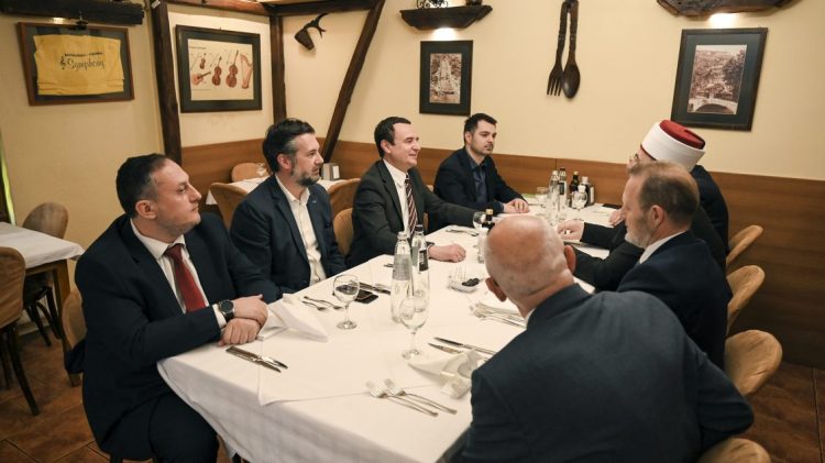 Kryeministri Kurti shtron iftar për myftiun Naim Tërnava