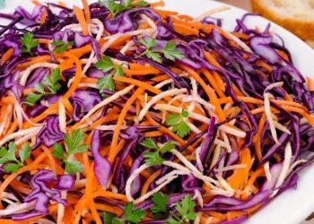 Vlerat ushqimore që përfitojmë nga sallata