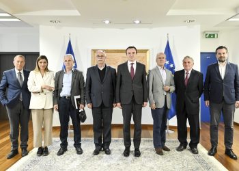 Kryeministri Kurti priti në takim përfaqësuesit e shoqatës së ish të burgosurve politikë