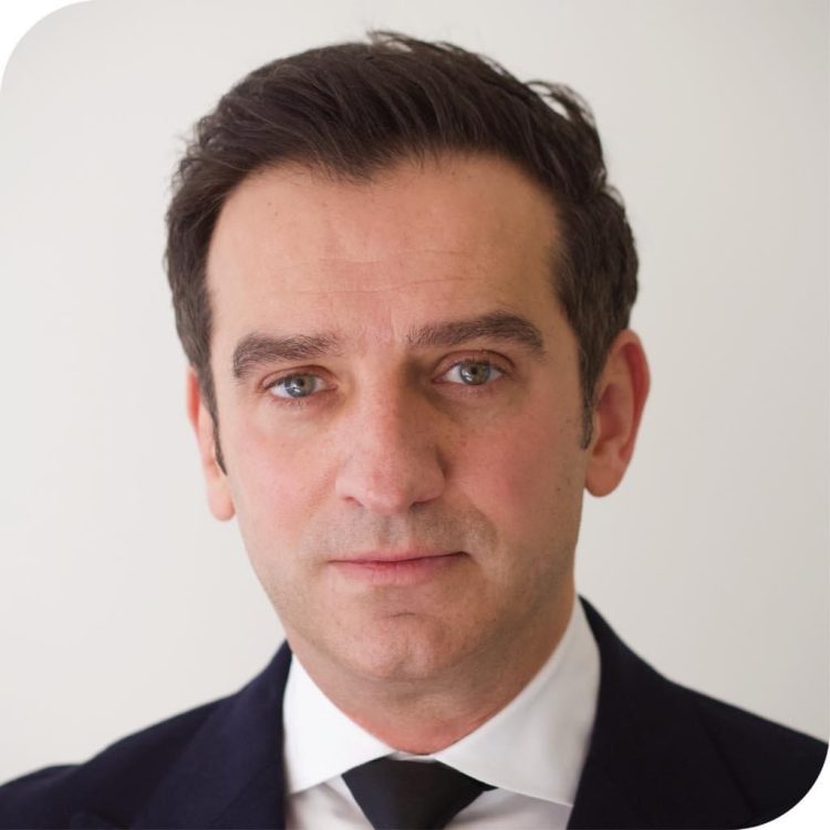 Shqiptaro-amerikani më i suksesshëm, është ky prishtinasi Ylli Bajraktari!