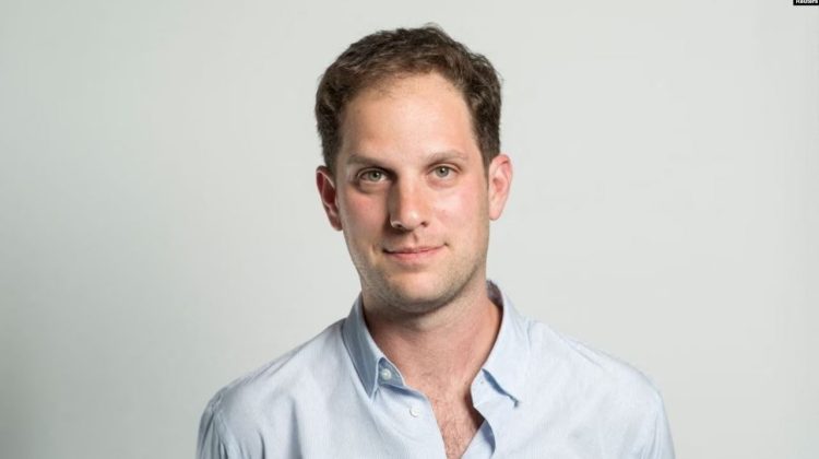 Blinken: Arrestimi i gazetarit amerikan nga Rusia, i paligjshëm