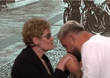 Del FOTO – Kiara shëtitje me nënën e Luizit –