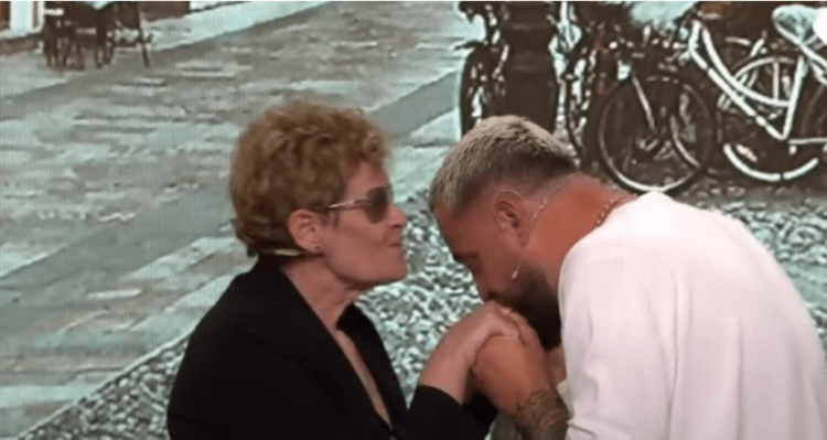 Del FOTO – Kiara shëtitje me nënën e Luizit –