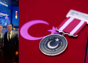 Erdogan dekoron ushtarët e FSK-së me medaljen presidenciale për shërbimin humanitar pas tërmeteve