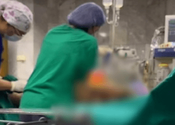 Skandal në Serbi, infermierja transmeton direkt në TikTok procesin e lindjes së foshnjës