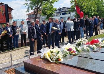 Përkujtohet vrasja e pesë anëtarëve të familjes Kastrati nga Peja