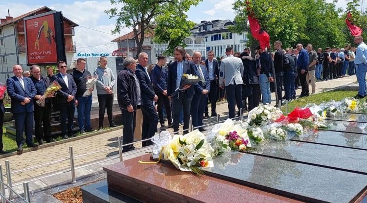 Përkujtohet vrasja e pesë anëtarëve të familjes Kastrati nga Peja