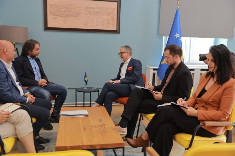 Ministri Vitia priti në takim kryetarin e Prishtinës, Rama
