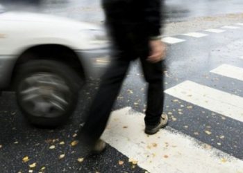 Një qytetar goditet nga vetura në Rudare, drejtuesi ikë nga vendi i ngjarjes