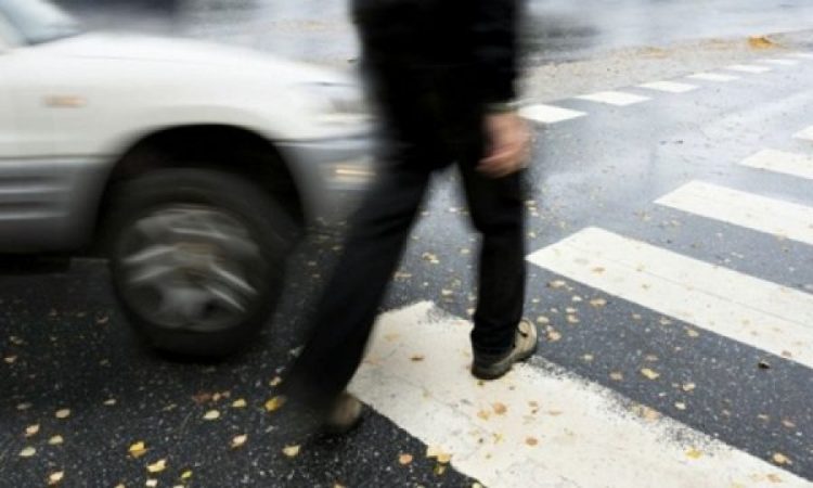Një qytetar goditet nga vetura në Rudare, drejtuesi ikë nga vendi i ngjarjes