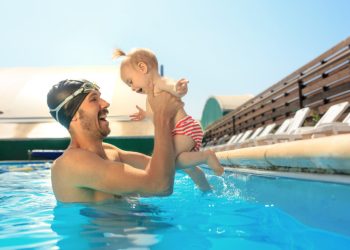 Pse foshnjat dinë të notojnë?