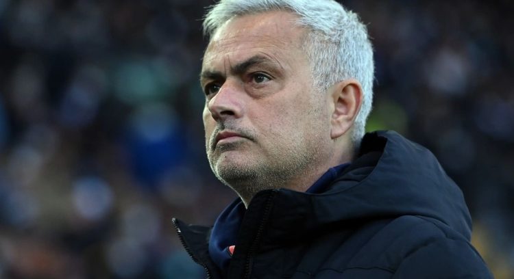 Mourinho i qëndron besnik Romës, refuzon Chelsean