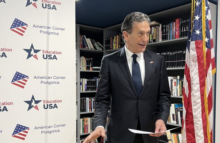 James Rubin shpërndan shkrimin e NYT për lidhjet e Vuçiqit me botën e krimit: Interpretim brutal