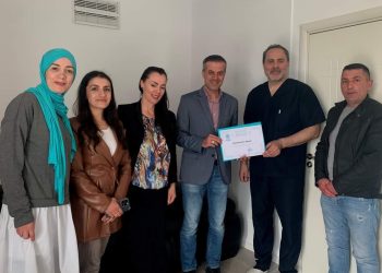 Shkolla Maarif i jep mirënjohje Poliklinikës NATAL për pranimin e praktikantëve të rinj