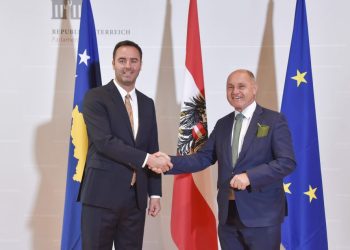 Kryetari i Parlamentit të Austrisë viziton Kosovën, takohet me Konjufcën
