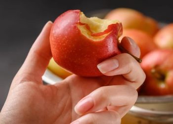 Pse është mirë që para gjumit gjithmonë të hamë një mollë?