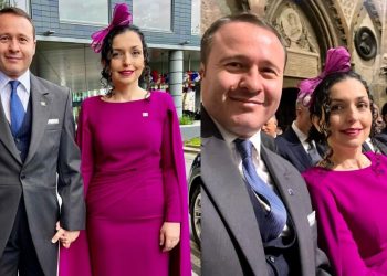Presidentja e Kosovës, Vjosa Osmani po shkëlqen me dukjen në ceremoninë e kurorëzimit të Mbretit Charles III
