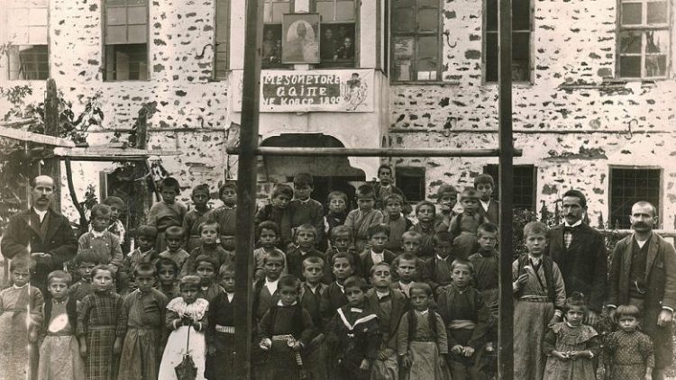 Shkolla shqipe u hap me lejen e Stambollit dhe me mbështetjen e zyrtarëve osmanë në Korçë