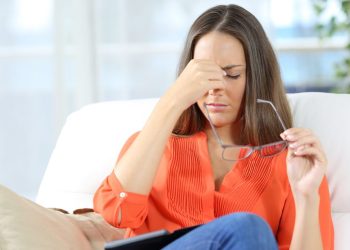 Katër simptoma të tumorit në tru: Shenjat për alarmim të cilat nuk bën t’i injoroni!