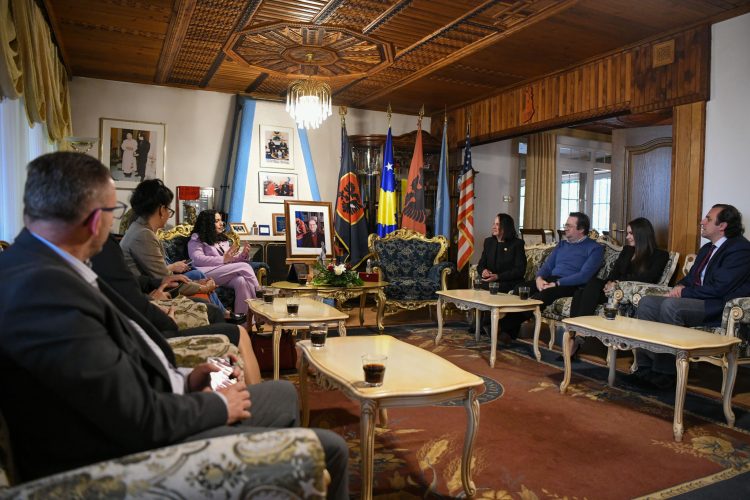 Dita e Presidentit, Osmani vizitoi familjen Rugova