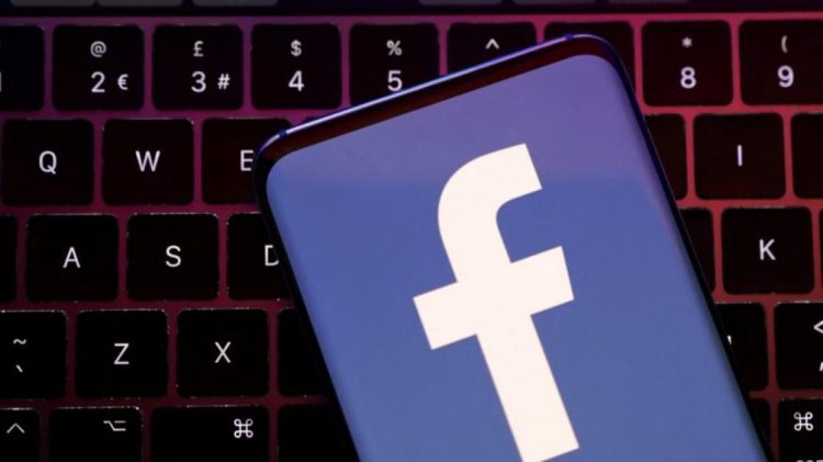 Facebook dërgon automatikisht kërkesa për miqësi pasi vizitoni një profil
