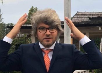 Duhet të lexoni jo sepse të tjerët po lexojnë, bëjeni sepse jeni gjallë dhe nuk duhet ta harxhoni jetën kot!