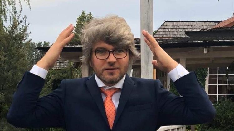 Duhet të lexoni jo sepse të tjerët po lexojnë, bëjeni sepse jeni gjallë dhe nuk duhet ta harxhoni jetën kot!