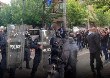 KFOR nis bisedimet me protestuesit për t’u shpërndarë