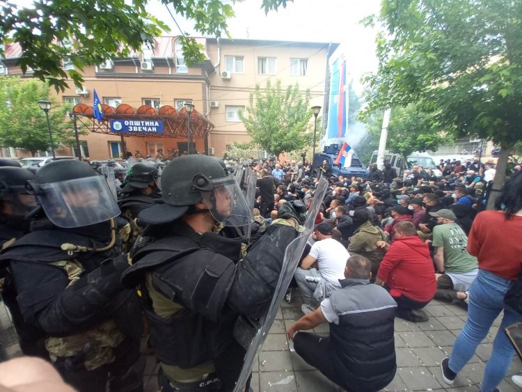 Situata në veri, Policia e Kosovës: Në Leposaviq akoma ka protestues