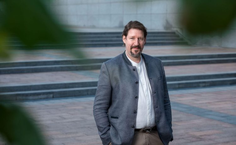 Reagon eurodeputeti austriak: Tensionet në Veri, rezultat i politikave ento-nacionaliste të Aleksandër Vuçiqit