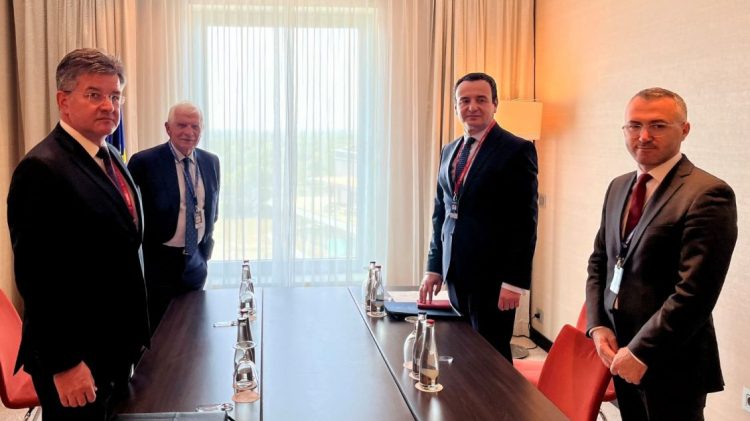 Borrell pas takimit me Kurtin në Bratisllavë: Situata në veri është e rrezikshme, të depërshkallëzohet urgjent