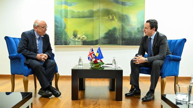 Tensionet në veri, Kurti priti mbrëmë vonë në takim Stuart Peach