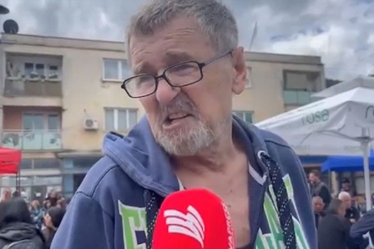 Protestuesi serb: Ta heqim flamurin e Kosovës, t’i vendosim katër S-të