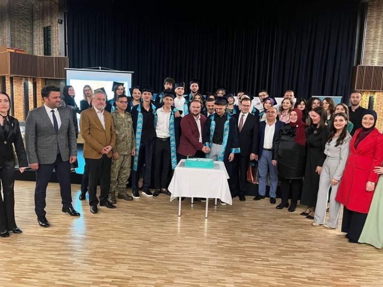 Mbahet ceremonia e diplomimit për maturantët e Shkollave Maarif