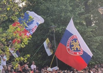 Avokati serb Stojkoviq: Aleksandar Vuçiq e angazhon grupin Wagner në protestën e Beogradit