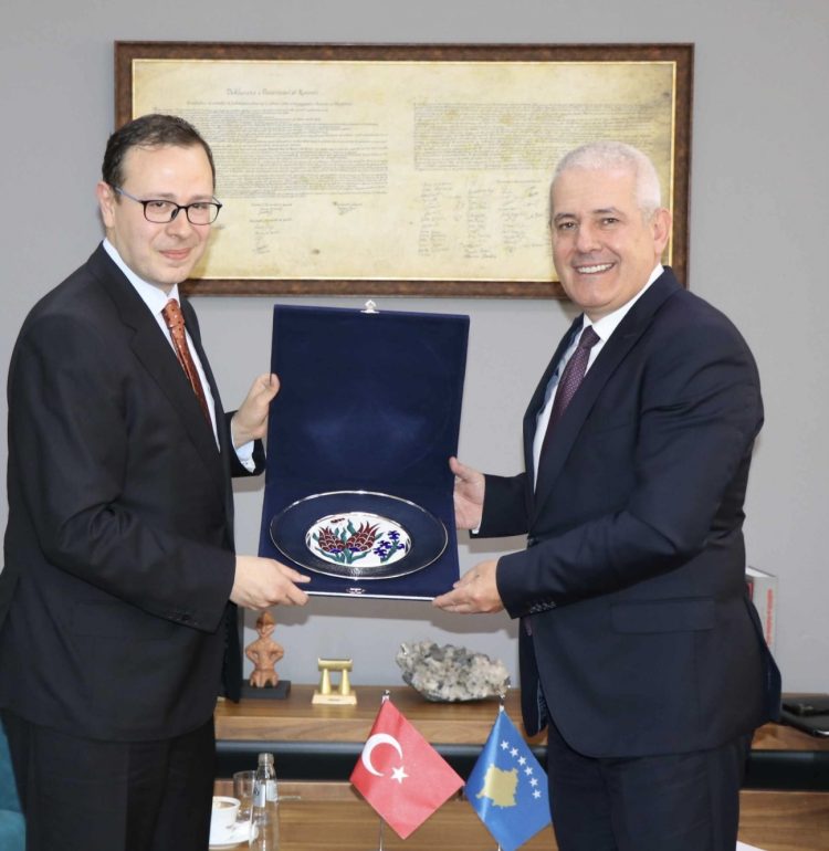 Ministri i rendit, Xh. Sveçla takohet me ambasadorin e Turqisë në Kosovë, shprehet gatishmëri për thellim të bashkëpunimit