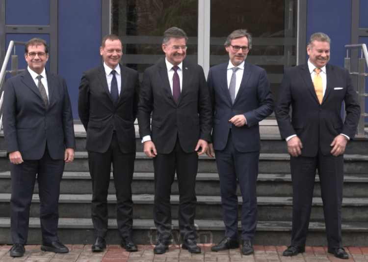 Bosch: Po i bëhet shumë presion Kosovës në raport me Serbinë