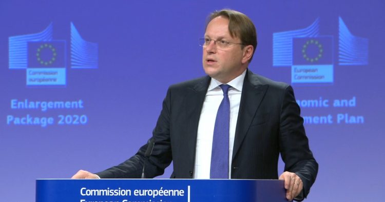 Varhelyi sot në Kosovë, takohet me krerët më të lartë shtetërorë