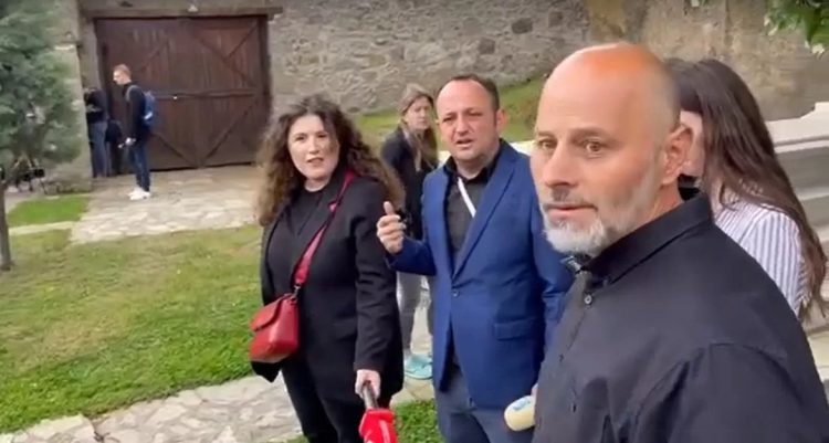 Stërnipi i Isë Boletinit nuk lejon që konferenca e Ilir Pecit të mbahet pranë varrit të heroit